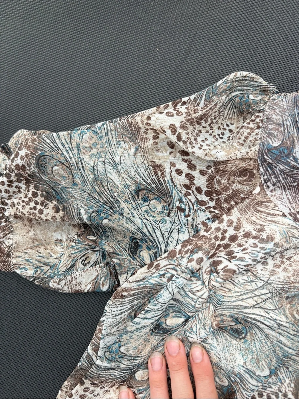 Sara Michelle Brown and Blue Peacock-Print Short Sleeve Tee